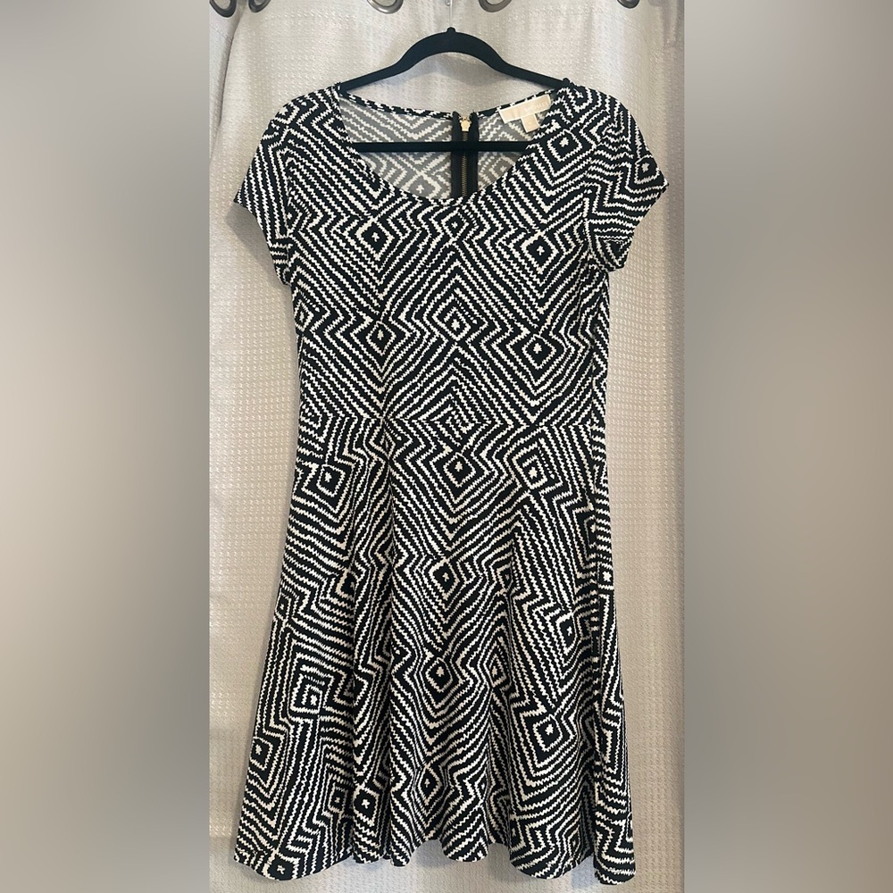 Women’s MICHAEL Michael Kors Black White A‎ Line Swing Dress Size Medium.